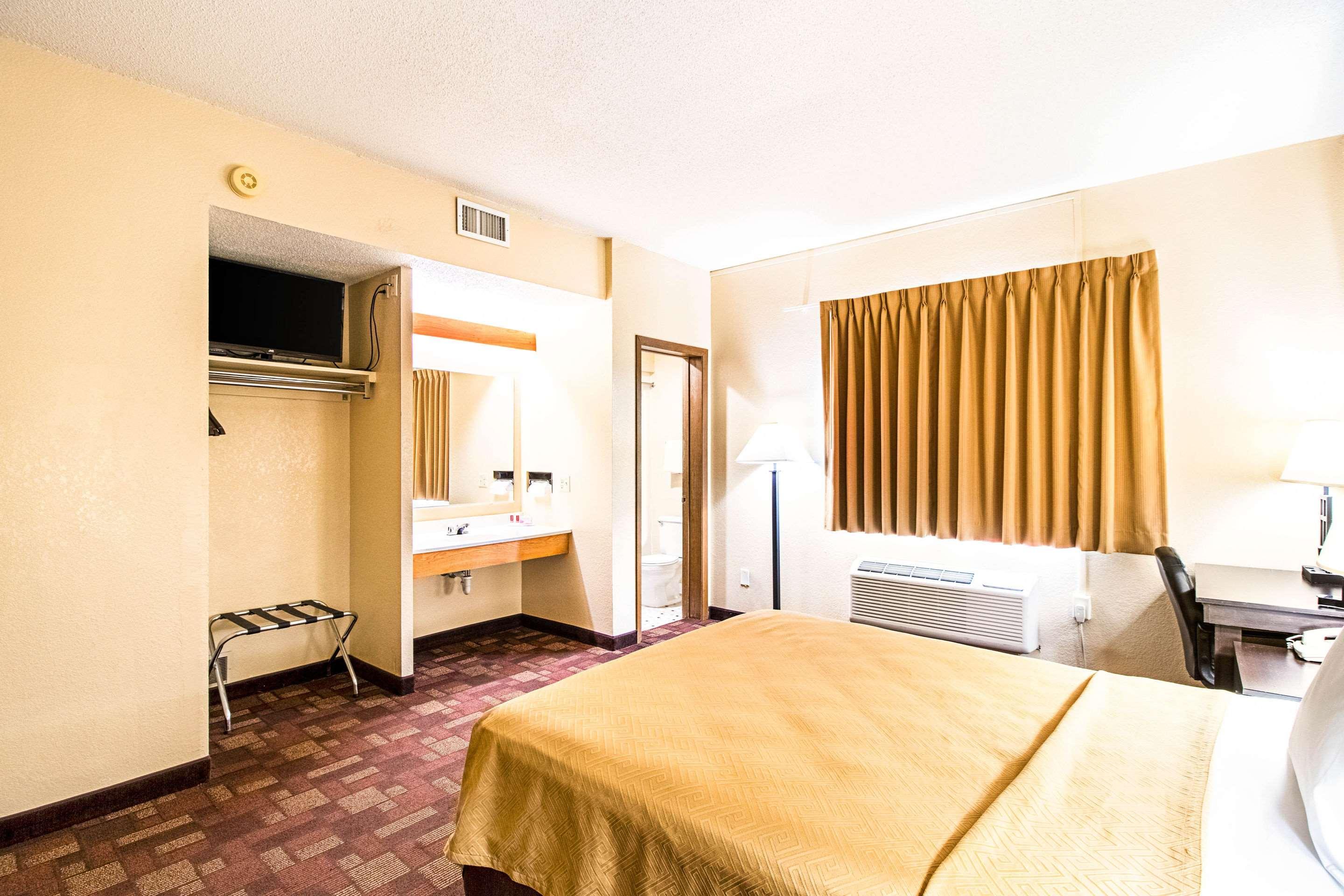 Econo Lodge Watertown Eksteriør billede