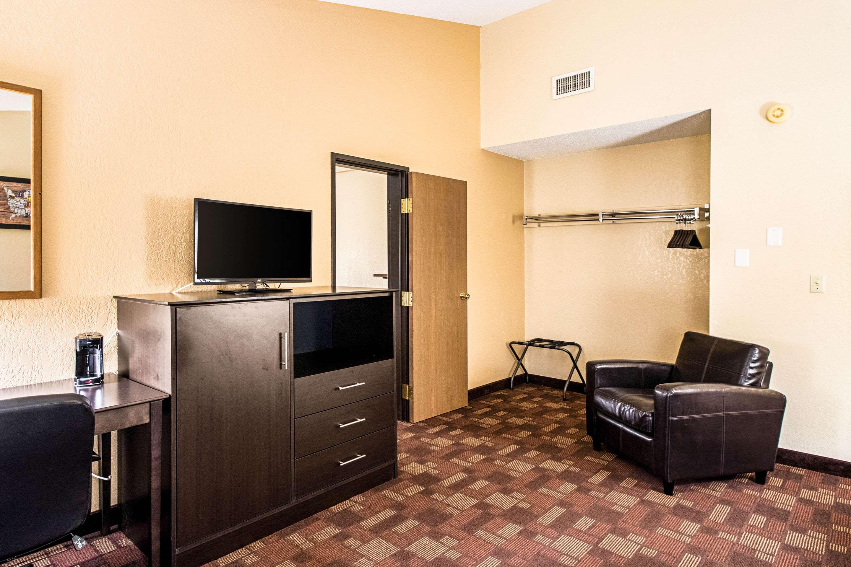 Econo Lodge Watertown Eksteriør billede