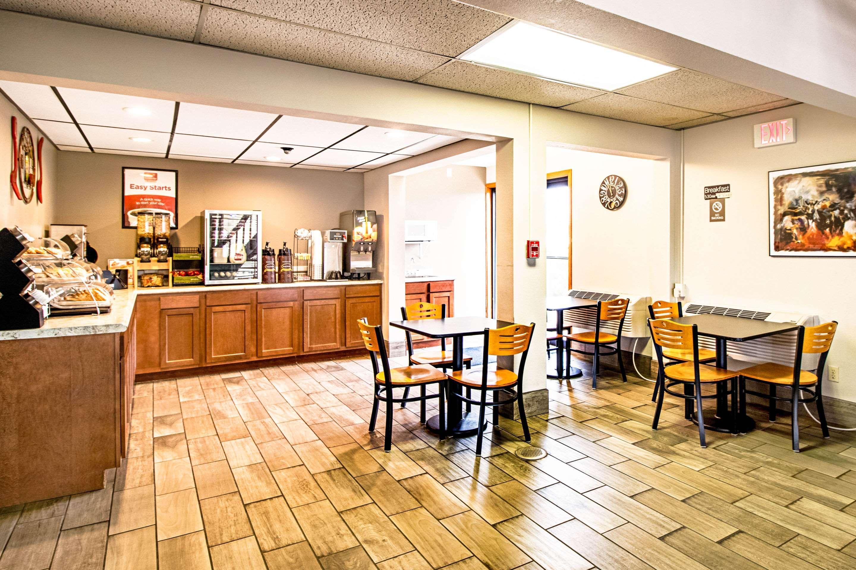 Econo Lodge Watertown Eksteriør billede