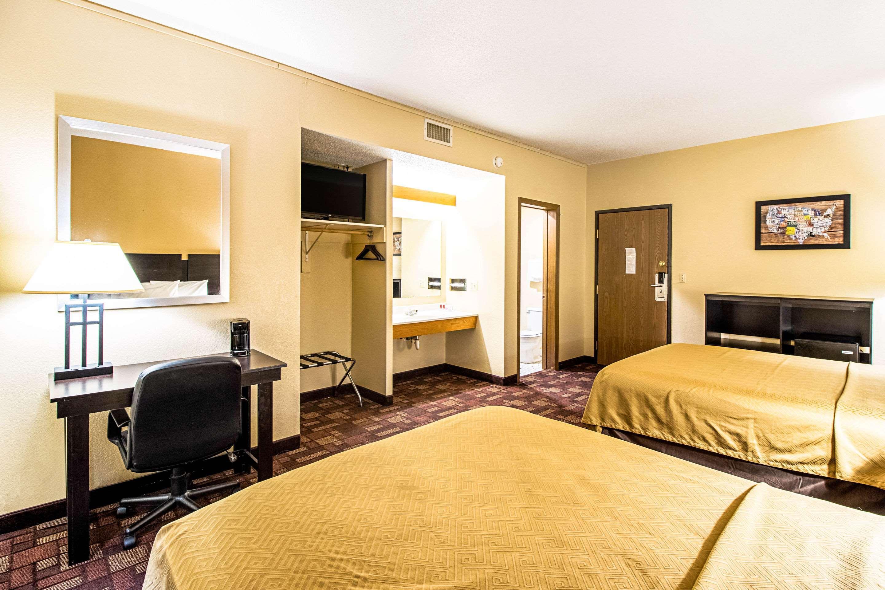 Econo Lodge Watertown Eksteriør billede