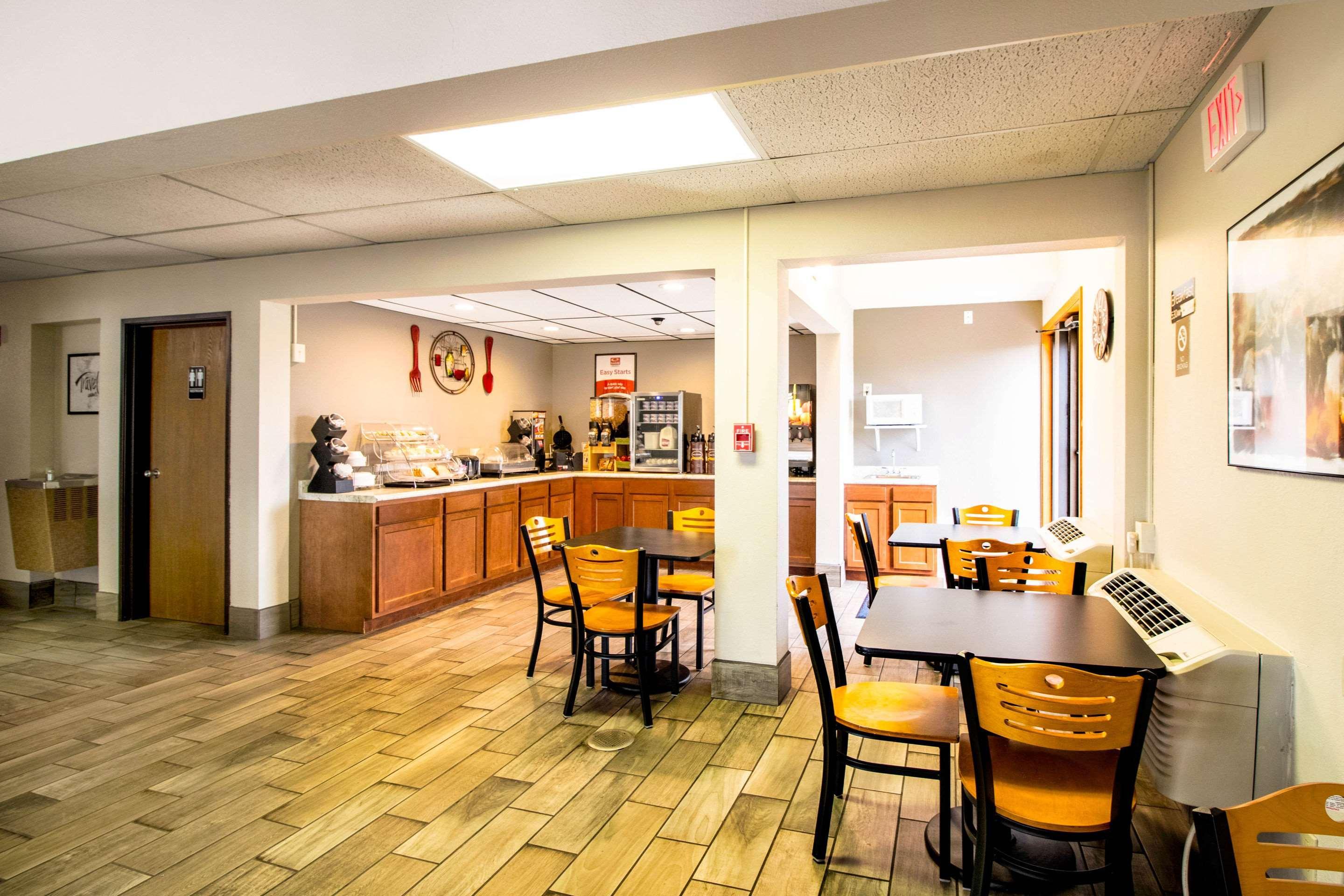 Econo Lodge Watertown Eksteriør billede