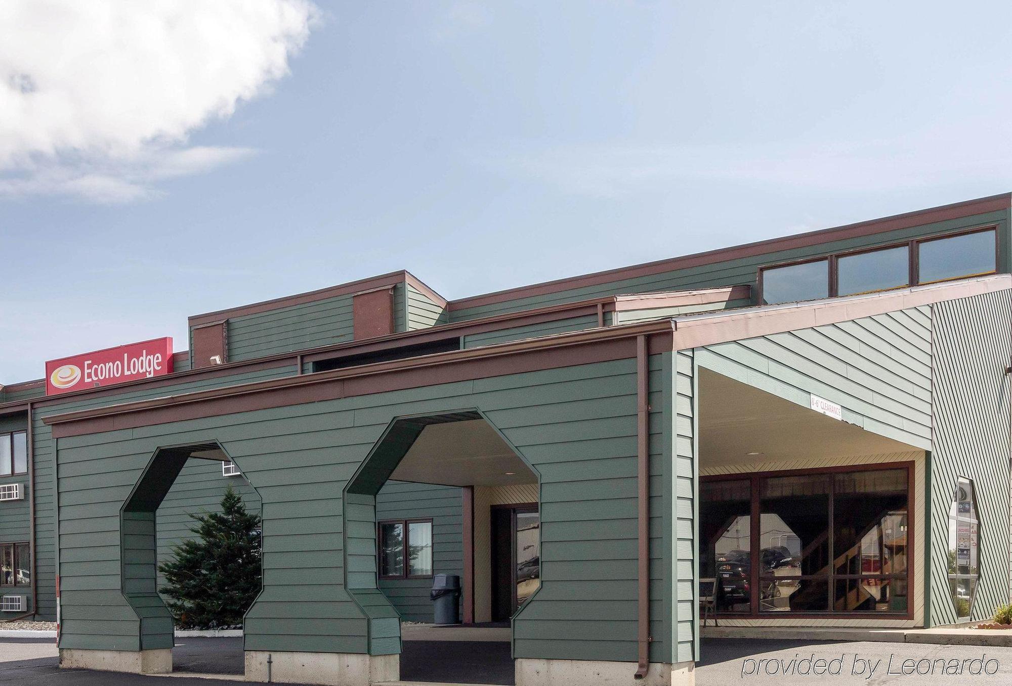 Econo Lodge Watertown Eksteriør billede
