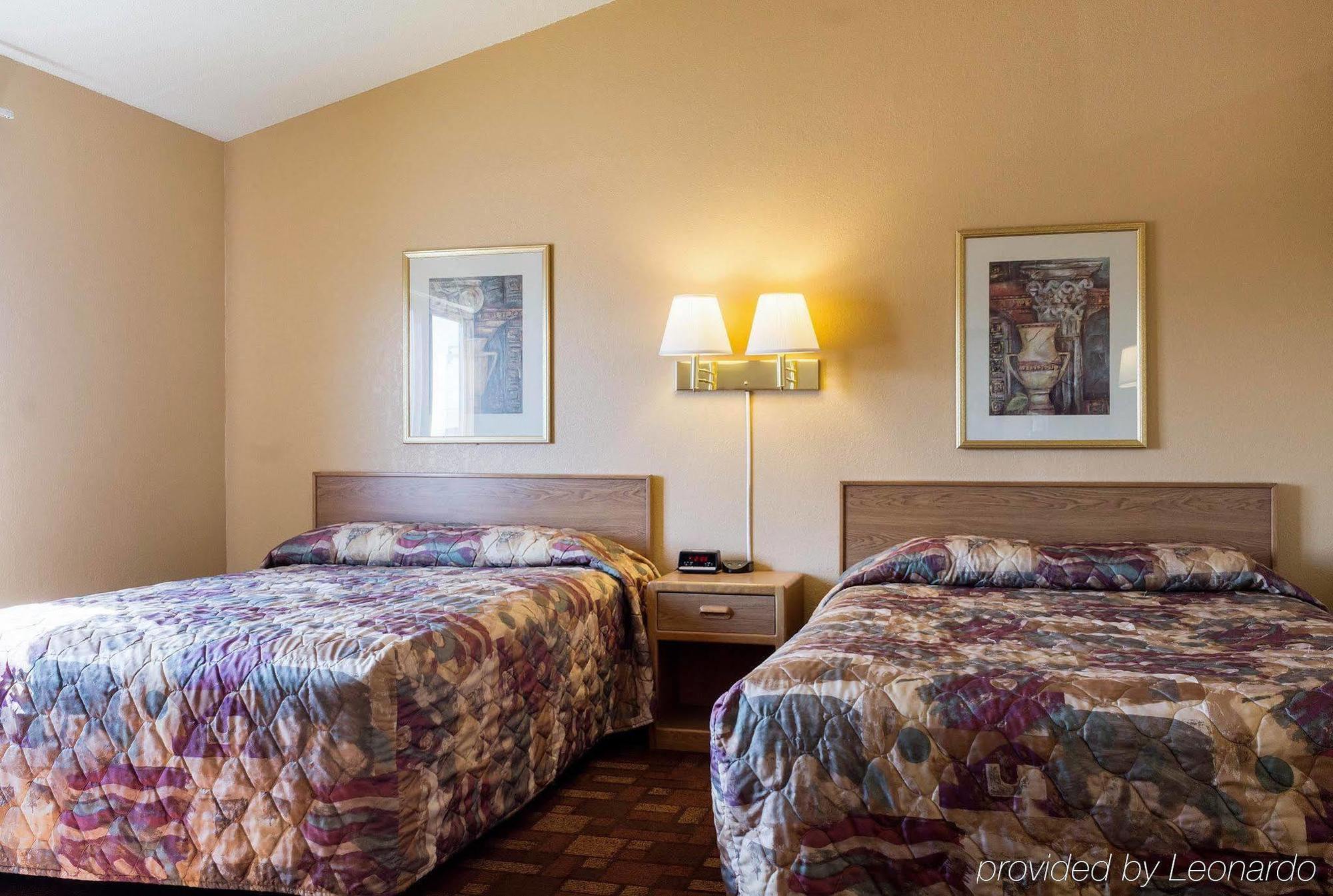 Econo Lodge Watertown Eksteriør billede