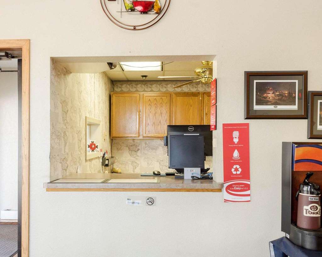 Econo Lodge Watertown Interiør billede