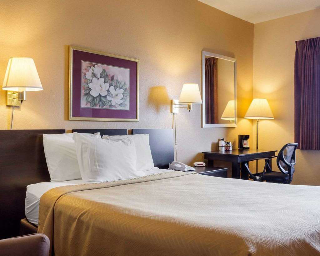 Econo Lodge Watertown Værelse billede