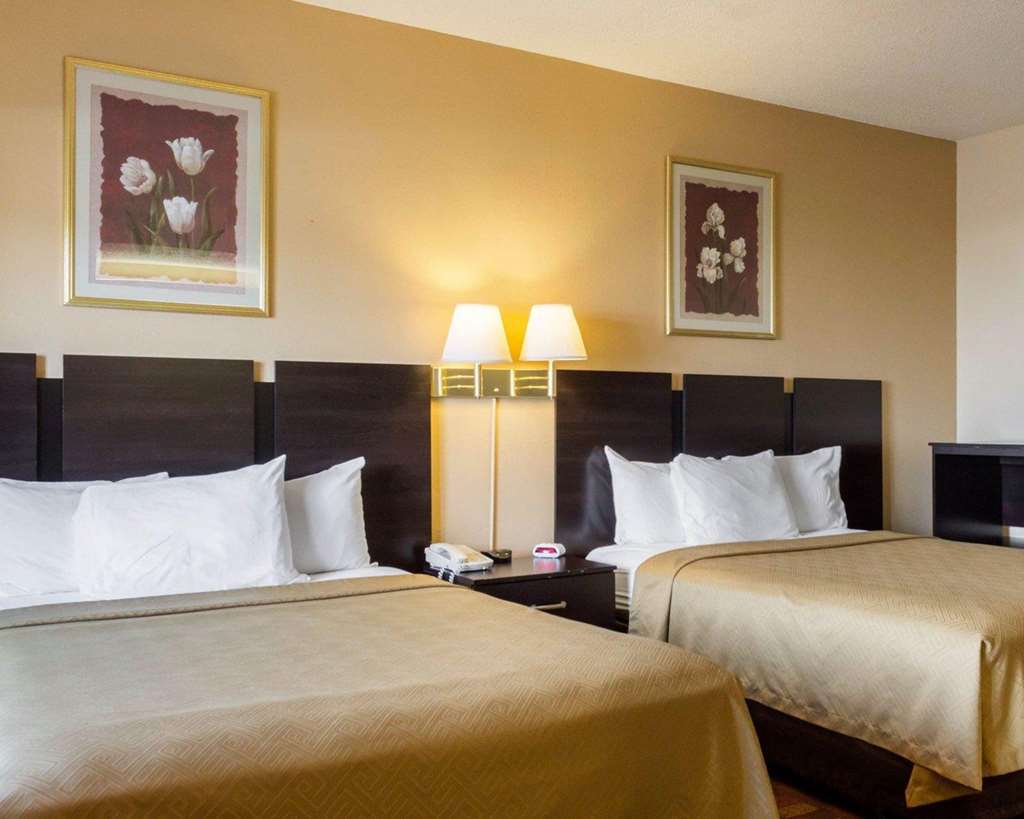 Econo Lodge Watertown Værelse billede